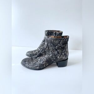 Vionic Vivien Kamryn Snakeskin Boa Pewter Ankle Boots Size 8 Waterproof